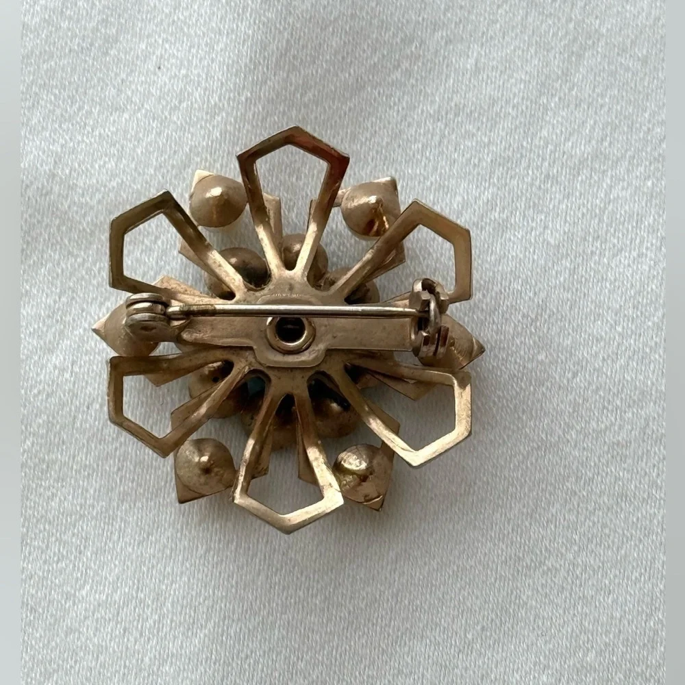 Elegant Gold and Blue Brooch with Pearls VTG